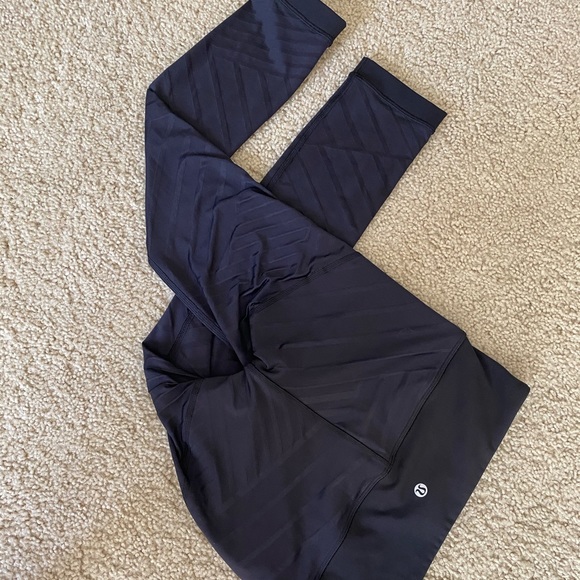 Lululemon crop mesh size 4 black - Picture 5 of 6